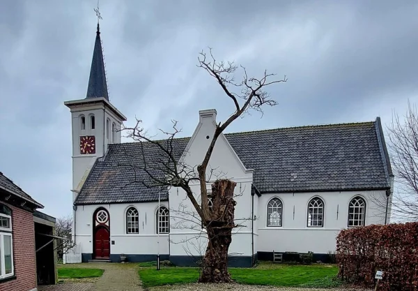Nicolaaskerk in Hauwert waar Evert Adriaanszn's kinderen de noodklokken luiden